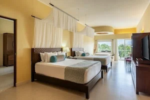 https://www.palmarbeachresortandspa.com.mx/galleries/Suites/MASTER BEDROOM ONE  BEDROOM SUITE OCEAN VIEW 2Q.webp